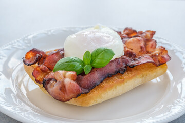 Sandwich with poached egg and bacon