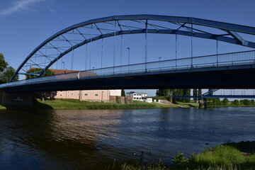 Obraz premium Weser-Brücke im Landkreis Nienburg