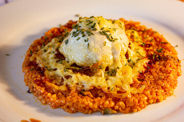 chicken with rice underneath, chicken served with rice, cheese, gouda, edamer, cheder