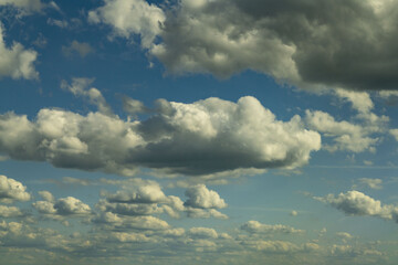 雲の上の風景、上空写真、成層圏にある巨大な雲たち、雲の上の空模様、