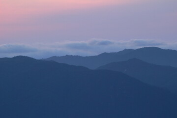 津田山からの湖西の山の夕景