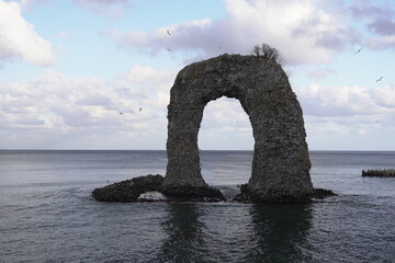 奥尻島の鍋釣岩
