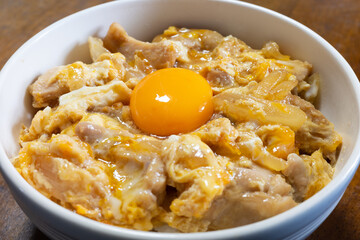 とても美味しい日本の一般家庭の親子丼