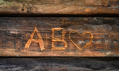 A+B mit Herz Holzinschrift