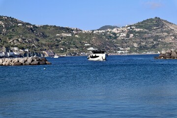 Sant'Angelo d'Ischia - Yacht in entrata al porto turistico