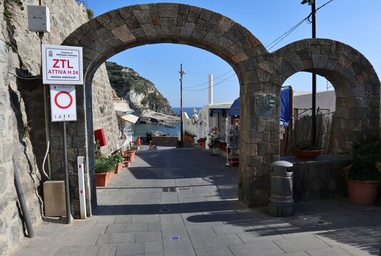 Sant'Angelo d'Ischia - Ingresso al borgo