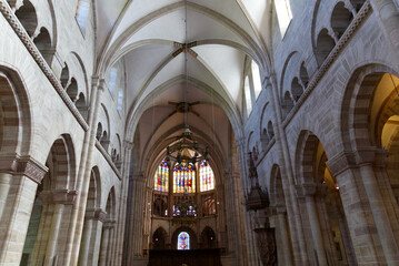 Obraz premium Inside famous church Basler Münster with beautiful stained glass at the old town of Basel on a sunny spring day. Photo taken May 11th, 2022, Basel, Switzerland.