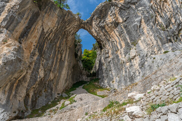 Fototapeta na wymiar landscape of an arc-shaped rock formation