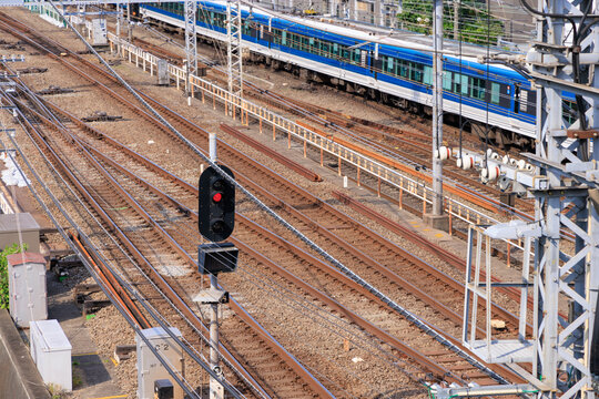 都心を走る通勤電車の線路