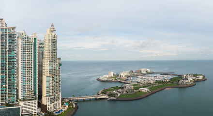 Panama City: Luxury hotels and condo towers in the Punta Pacifica and the ocean reef marina and islands in Panama city in Central America. - obrazy, fototapety, plakaty