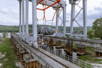 Unloading of the nuclear reactor at the port, moving the nuclear reactor from the ship to the conveyor