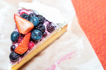 フルーツタルトの写真。美味しそうなケーキ。