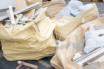 Fototapeta na wymiar 建設現場で出たゴミの写真。