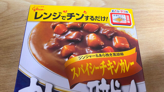 グリコのレトルトカレーレンジでチン。カレー職人 スパイシーチキンカレー。本格的なソースが楽しめる 辛口。