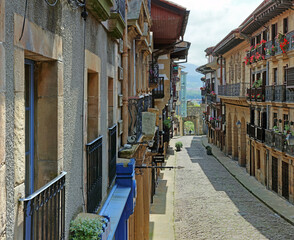 Obraz premium Old town (alde zaharra) of Hondarribia in Spanish Basque Country