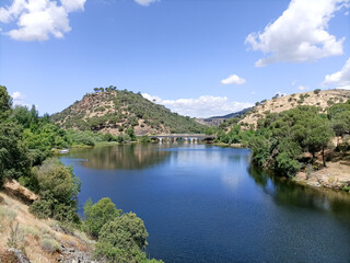 Sunny day at the Picadas reservoir, in the Community of Madrid.