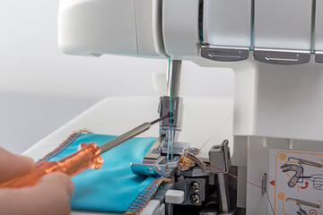 Repair and adjustment of a sewing machine or overlock with a screwdriver