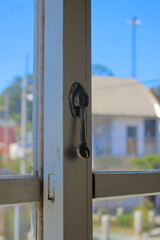 古い窓ネジ鍵（中折捻締リ）