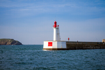 Fototapeta na wymiar Saint-Malo lighthouse and pier, Brittany, France