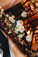 Obraz premium Wedding decoration ceremony Chandelier in the arch of flowers