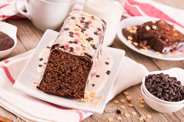 Sponge cake with white frosting and sugars.