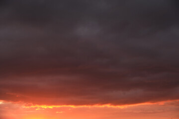 Obraz premium Thunderclouds with breaking rays sun at sunset.