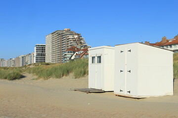 Obraz na płótnie Canvas Strandhütten am Strand bei Nieuwpoort