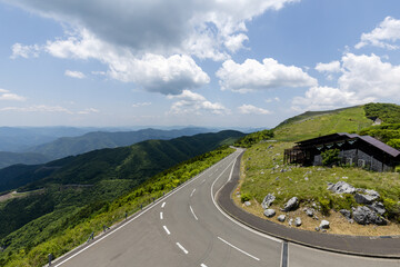 Fototapeta premium 四国カルスト（愛媛県久万高原町、高知県檮原町）