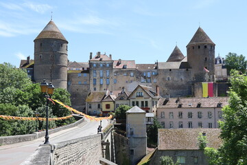 Vue d'ensemble du village, village de Semur en Auxois, département de la Côte d'Or, France