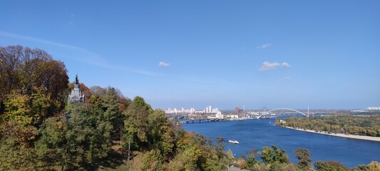 Obraz premium City in the palm of your hand. Beautiful view of Kyiv. Many houses, embankment. Photo from the bridge.