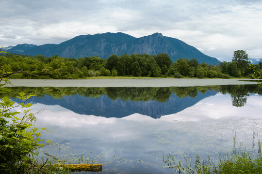 Mount Si Images – Browse 135 Stock Photos, Vectors, and Video