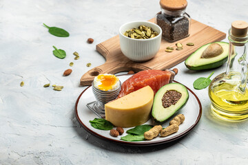Set low carbs products with high protein and good fat source. Healthy fats, clean eating for weight...
