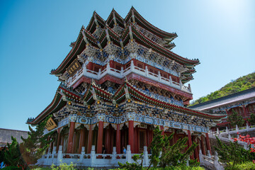 Naklejka premium Chinese traditional southern temple on Tianmen mountain, Zhangjiajie, Hunan, China. Blue sky with copy space for text