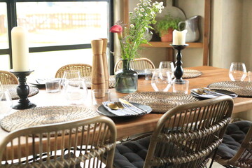 table setting in restaurant