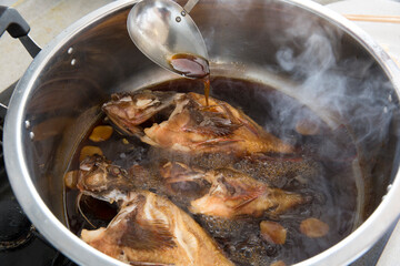 煮魚の調理　カサゴの煮魚　和食調理