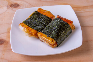 しょうゆで味付けした磯辺餅