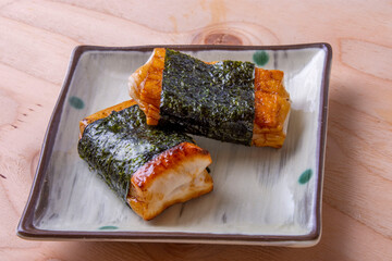 しょうゆで味付けした磯辺餅
