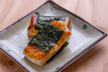 しょうゆで味付けした磯辺餅