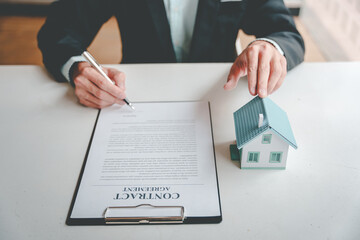 Real estate agents present and consult with clients to decide whether to sign an insurance contract. house trading About Mortgage and Home Insurance Offers