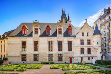Fototapeta na wymiar Mansion Hotel de Sens and its garden in Paris