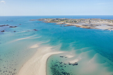 Fototapeta na wymiar Vue aérienne autour de l'île de Batz dans le Finistère.