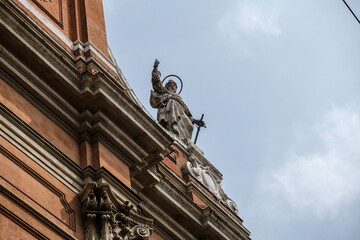 Fototapeta na wymiar Bellezze monumentali della città di Bologna