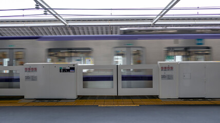 急行電車通過