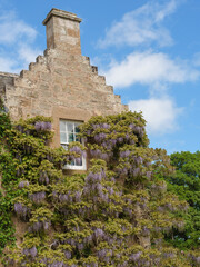 Die schottischen Highlands und die Stadt Inverness