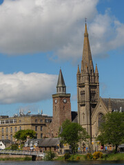 Die schottischen Highlands und die Stadt Inverness