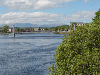 Fototapeta premium Die schottischen Highlands und die Stadt Inverness
