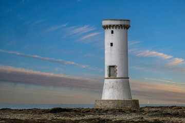 coucher de soleil sur la tour des Anglais à Damgan