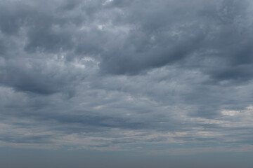 ciel gris d'orage