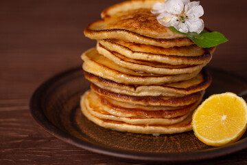 Pancakes with honey, lemon