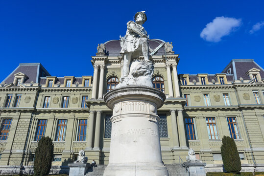 Guillaume Tell Statue in Lausanne